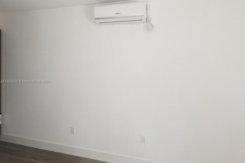 Купить коммерческую недвижимость в Майами, Флорида № 1954756 - фото 23