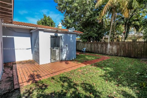 Купить коммерческую недвижимость в Майами, Флорида № 1954756 - фото 11