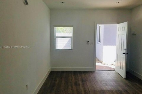 Купить коммерческую недвижимость в Майами, Флорида № 1954756 - фото 22