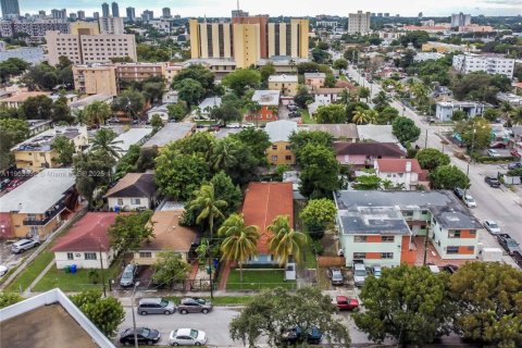 Купить коммерческую недвижимость в Майами, Флорида № 1954756 - фото 5