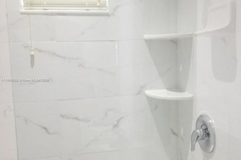 Купить коммерческую недвижимость в Майами, Флорида № 1954756 - фото 21