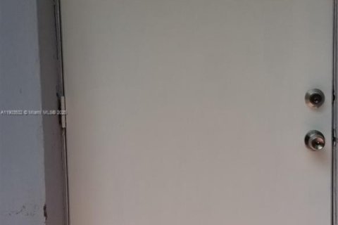 Купить коммерческую недвижимость в Майами, Флорида № 1954756 - фото 26