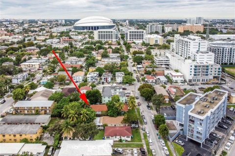 Купить коммерческую недвижимость в Майами, Флорида № 1954756 - фото 9