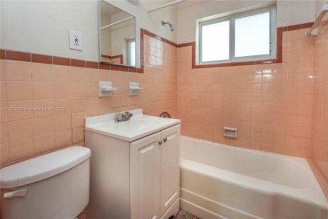 Купить коммерческую недвижимость в Майами, Флорида № 1954756 - фото 18