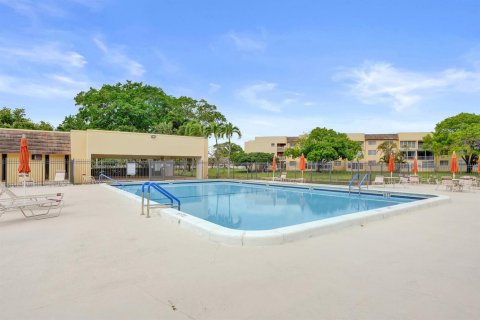 Condominio en venta en Tamarac, Florida, 2 dormitorios, 81.75 m2 № 2147137 - foto 24