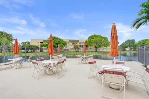 Condominio en venta en Tamarac, Florida, 2 dormitorios, 81.75 m2 № 2147137 - foto 25