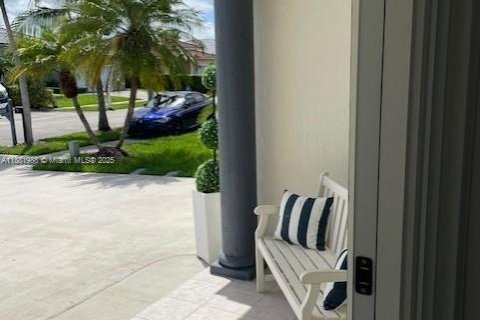 Купить виллу или дом в Майами, Флорида 3 спальни, 138.05м2, № 2021469 - фото 2