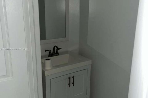 Touwnhouse à louer à Stuart, Floride: 3 chambres, 142.14 m2 № 1955448 - photo 17