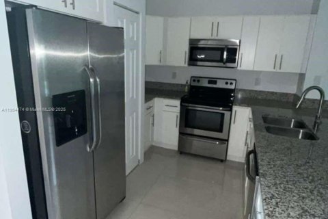 Touwnhouse à louer à Stuart, Floride: 3 chambres, 142.14 m2 № 1955448 - photo 4