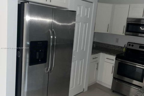 Touwnhouse à louer à Stuart, Floride: 3 chambres, 142.14 m2 № 1955448 - photo 6