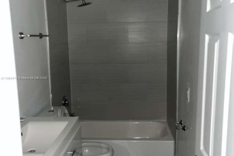 Touwnhouse à louer à Stuart, Floride: 3 chambres, 142.14 m2 № 1955448 - photo 18