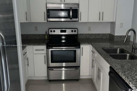 Touwnhouse à louer à Stuart, Floride: 3 chambres, 142.14 m2 № 1955448 - photo 7