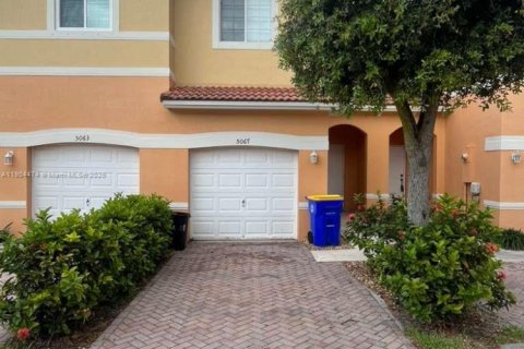 Touwnhouse à louer à Stuart, Floride: 3 chambres, 142.14 m2 № 1955448 - photo 1