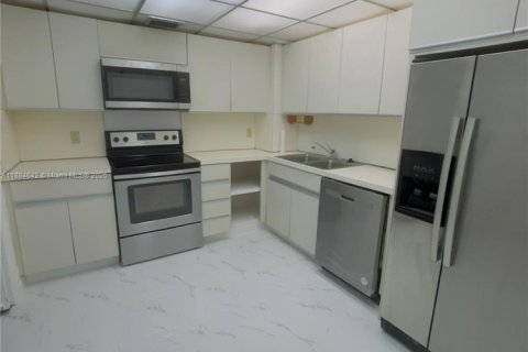 Снять в аренду кондоминиум в Майами, Флорида 2 спальни, 152.17м2, № 1941188 - фото 18