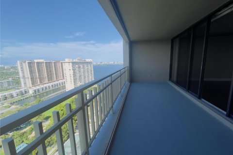 Снять в аренду кондоминиум в Майами, Флорида 2 спальни, 152.17м2, № 1941188 - фото 1