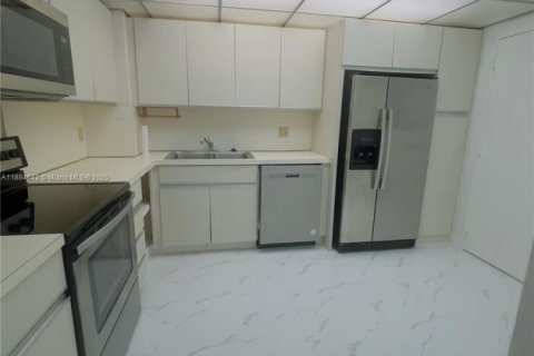 Снять в аренду кондоминиум в Майами, Флорида 2 спальни, 152.17м2, № 1941188 - фото 19