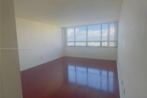 Снять в аренду кондоминиум в Майами, Флорида 2 спальни, 152.17м2, № 1941188 - фото 5