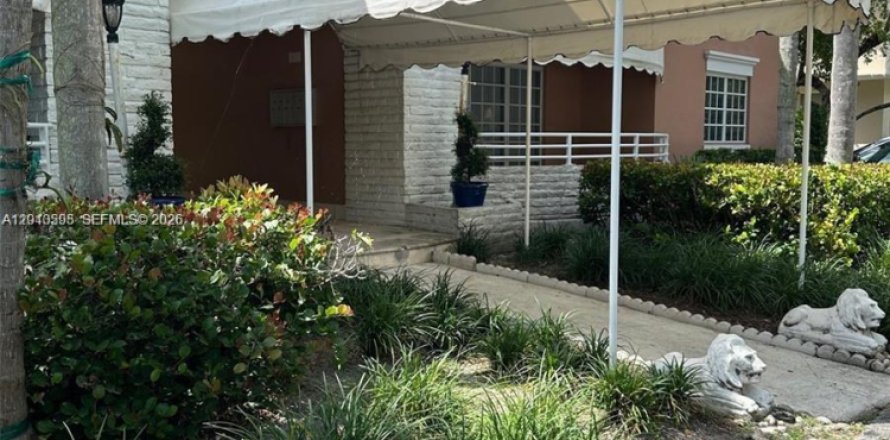 Condo in Bal Harbour, Florida, 2 bedrooms № 2076265