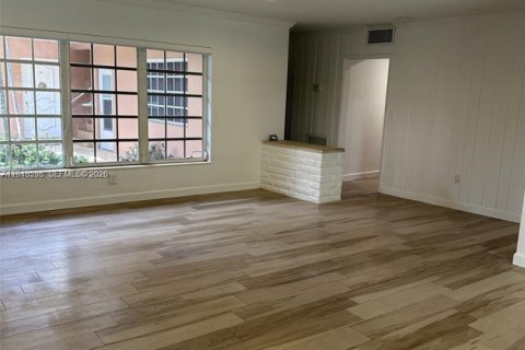 Condo in Bal Harbour, Florida, 2 bedrooms № 2076265 - photo 3