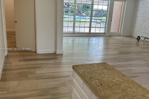 Condo in Bal Harbour, Florida, 2 bedrooms № 2076265 - photo 4