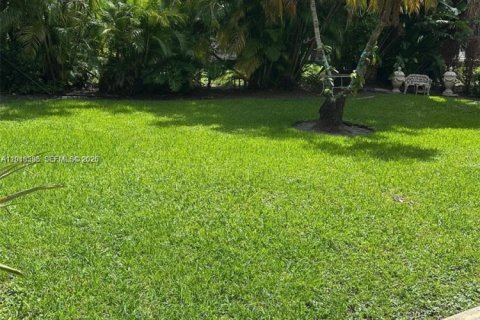 Condo in Bal Harbour, Florida, 2 bedrooms № 2076265 - photo 12