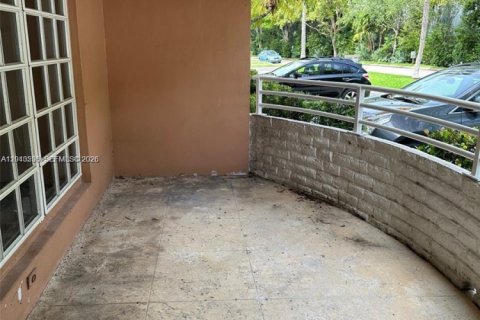 Condo in Bal Harbour, Florida, 2 bedrooms № 2076265 - photo 15