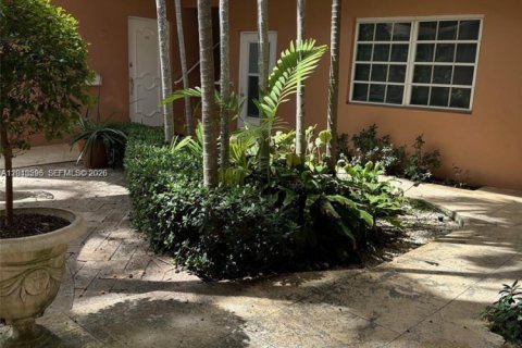 Condo in Bal Harbour, Florida, 2 bedrooms № 2076265 - photo 14