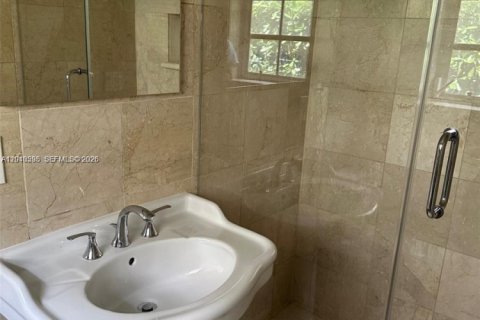 Condo in Bal Harbour, Florida, 2 bedrooms № 2076265 - photo 11