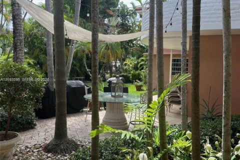 Condo in Bal Harbour, Florida, 2 bedrooms № 2076265 - photo 13
