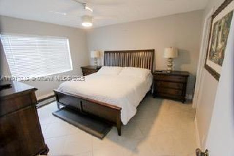 Condo in Naples, Florida, 2 bedrooms  № 1973929 - photo 8