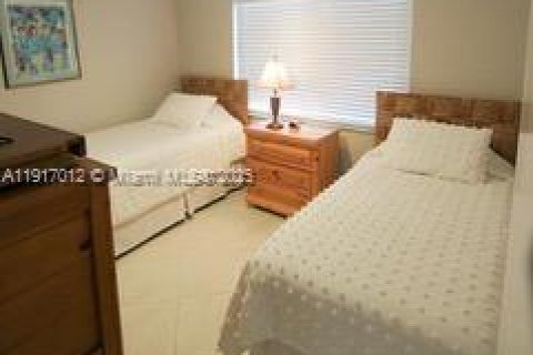 Condo in Naples, Florida, 2 bedrooms  № 1973929 - photo 3