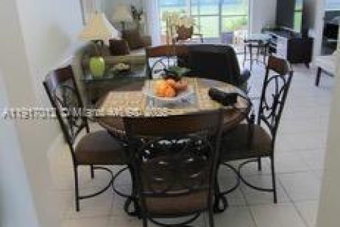 Condo in Naples, Florida, 2 bedrooms  № 1973929 - photo 7