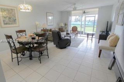 Condo in Naples, Florida, 2 bedrooms  № 1973929 - photo 6