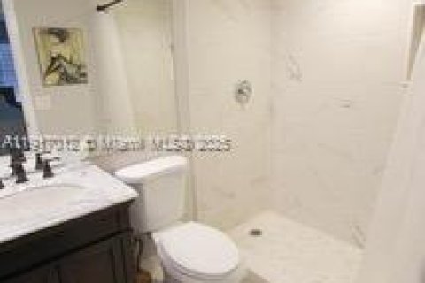 Condo in Naples, Florida, 2 bedrooms  № 1973929 - photo 4