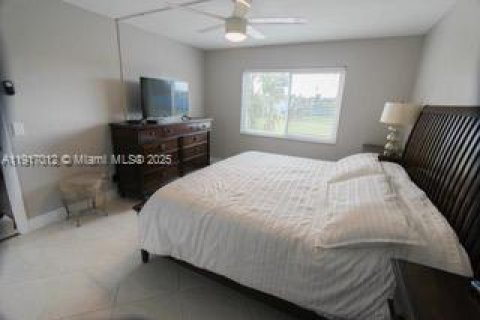 Condo in Naples, Florida, 2 bedrooms  № 1973929 - photo 11