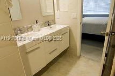 Condo in Naples, Florida, 2 bedrooms  № 1973929 - photo 10
