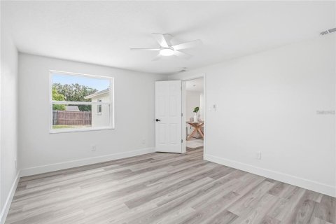 House in Tarpon Springs, Florida 4 bedrooms, 121.7 sq.m. № 2209670 - photo 21