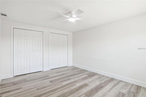 House in Tarpon Springs, Florida 4 bedrooms, 121.7 sq.m. № 2209670 - photo 20
