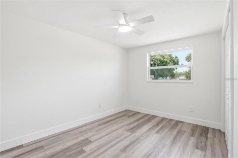 House in Tarpon Springs, Florida 4 bedrooms, 121.7 sq.m. № 2209670 - photo 14