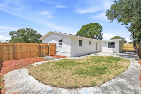 House in Tarpon Springs, Florida 4 bedrooms, 121.7 sq.m. № 2209670 - photo 24