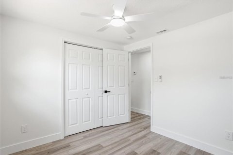 House in Tarpon Springs, Florida 4 bedrooms, 121.7 sq.m. № 2209670 - photo 19