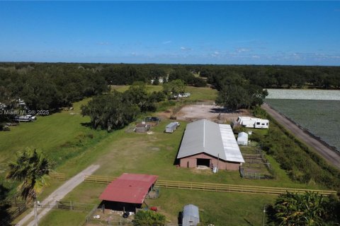 House in Plant City, Florida 5 bedrooms, 236.34 sq.m. № 2012142 - photo 28