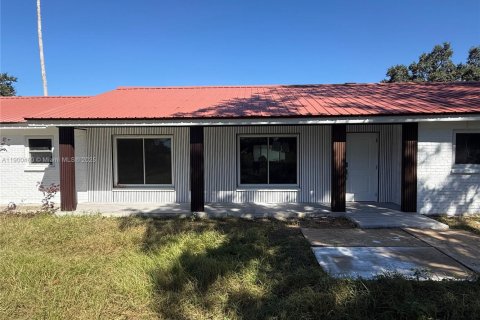 House in Plant City, Florida 5 bedrooms, 236.34 sq.m. № 2012142 - photo 2