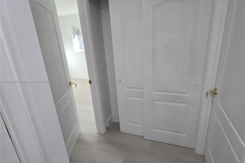 House in Plant City, Florida 5 bedrooms, 236.34 sq.m. № 2012142 - photo 19