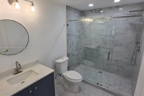 House in Plant City, Florida 5 bedrooms, 236.34 sq.m. № 2012142 - photo 17