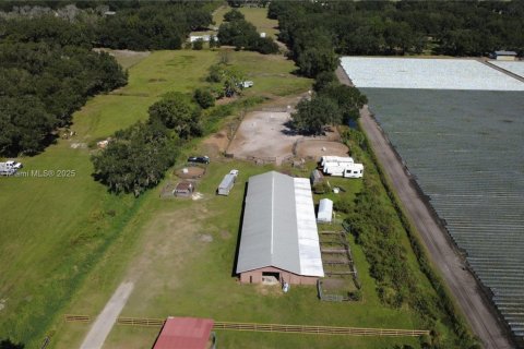 House in Plant City, Florida 5 bedrooms, 236.34 sq.m. № 2012142 - photo 29