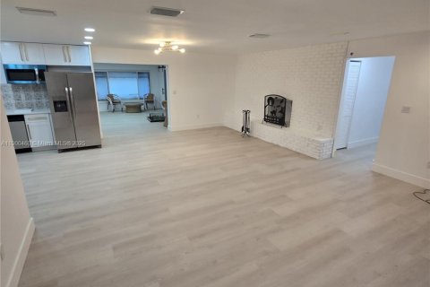 House in Plant City, Florida 5 bedrooms, 236.34 sq.m. № 2012142 - photo 6