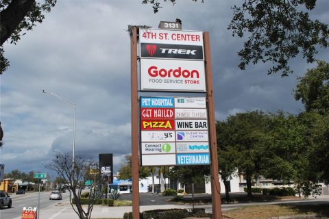 Commercial property in Saint Petersburg, Florida 79.43 sq.m. № 2206442 - photo 9