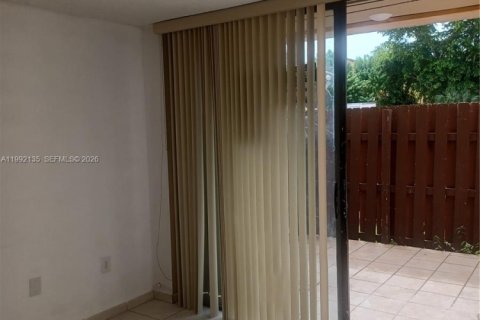 Condominio en alquiler en Miami, Florida, 2 dormitorios, 76.83 m2 № 2056725 - foto 17