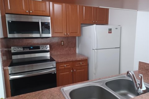 Condominio en alquiler en Miami, Florida, 2 dormitorios, 76.83 m2 № 2056725 - foto 16